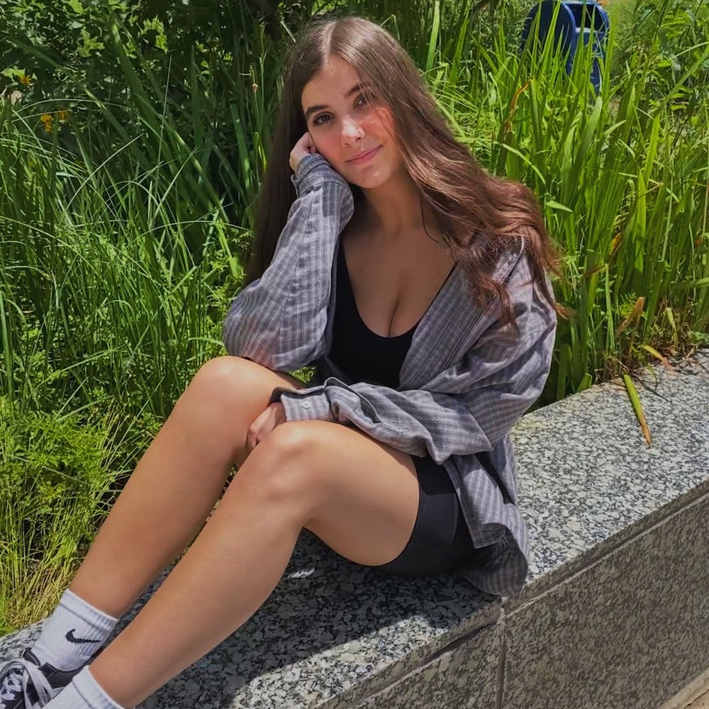 Meet your Posher, Mia